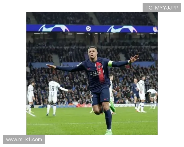 巴黎圣日耳曼抵达里斯本，姆巴佩随队训练状态良好